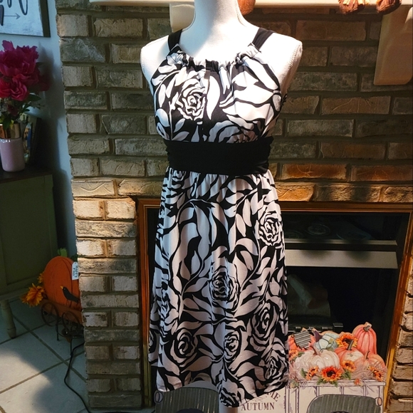 new directions Dresses & Skirts - New Direction DRESS 👗